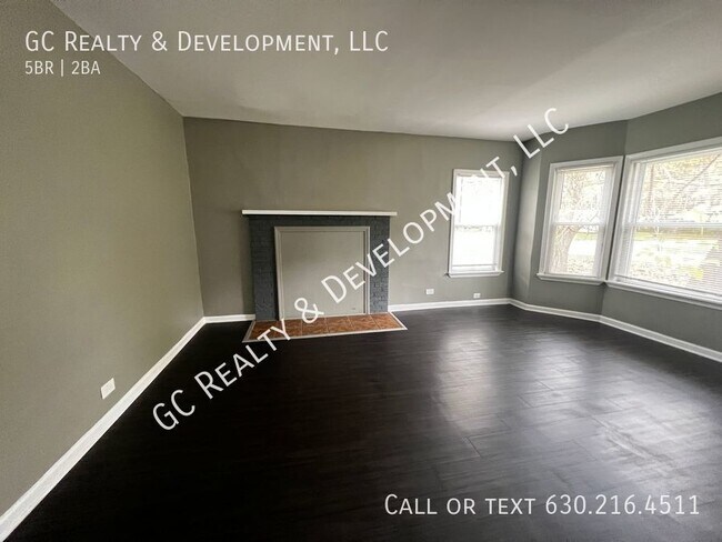 Building Photo - *** 5 BDRM / 2 FULL BTH / APPL INCL / WASH...