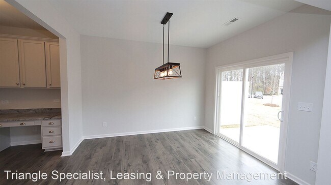 Building Photo - 3 br, 2.5 bath House - 31 Little Leaf Lane