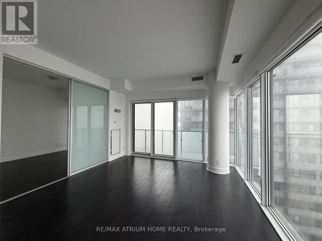 Building Photo - 65 St Mary St