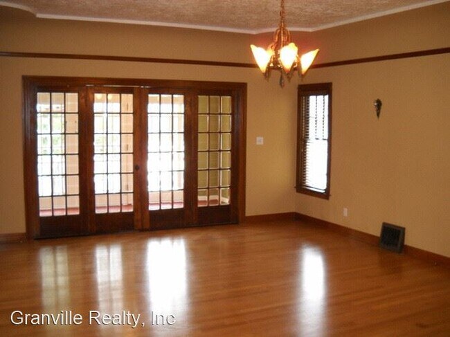 Building Photo - 3 br, 3 bath House - 2436 N. Van Ness