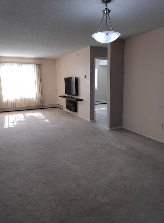 Photo du bâtiment - 2 Bed 2 Bath Unit in Edmonton, AB