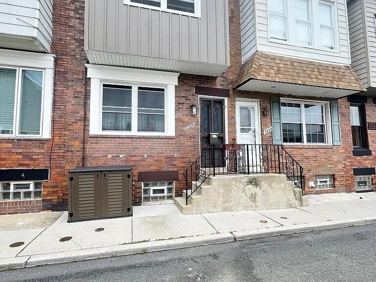 Foto principal - 3427 Livingston St