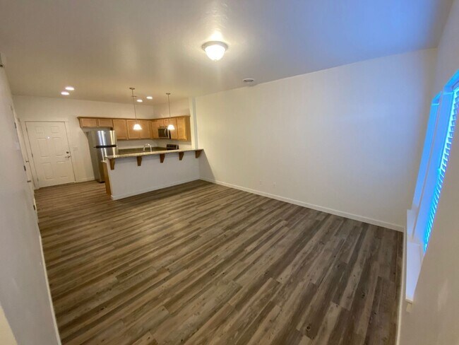Foto del edificio - 11249 Gabrielle~Centrally Located Townhome...