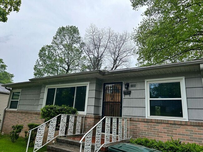 Building Photo - 1104 Pike Rd