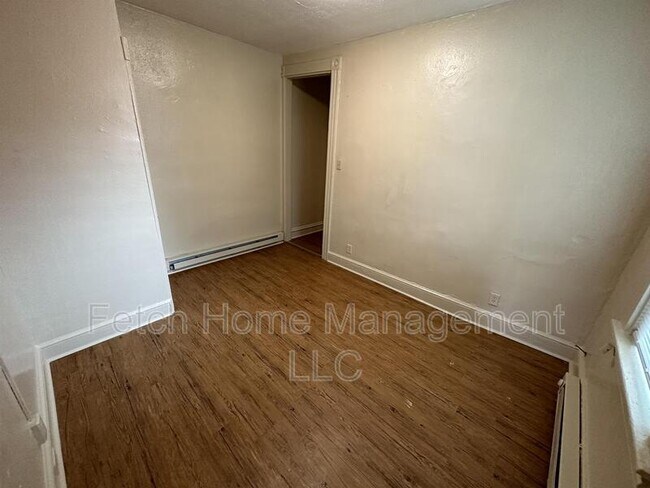 Building Photo - 328 S Prince St