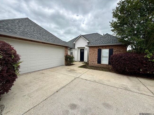 Building Photo - 10408 Springtree Ave