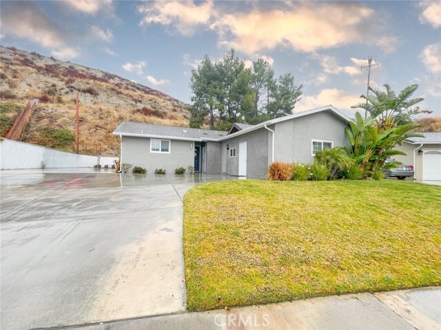 Building Photo - 27877 Rosamond Dr