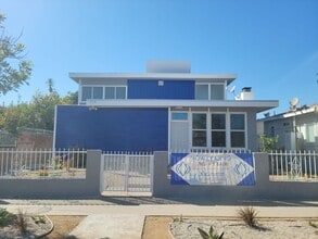 Building Photo - 709 S Flower St