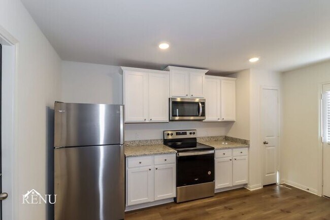 Foto del edificio - Now Available!