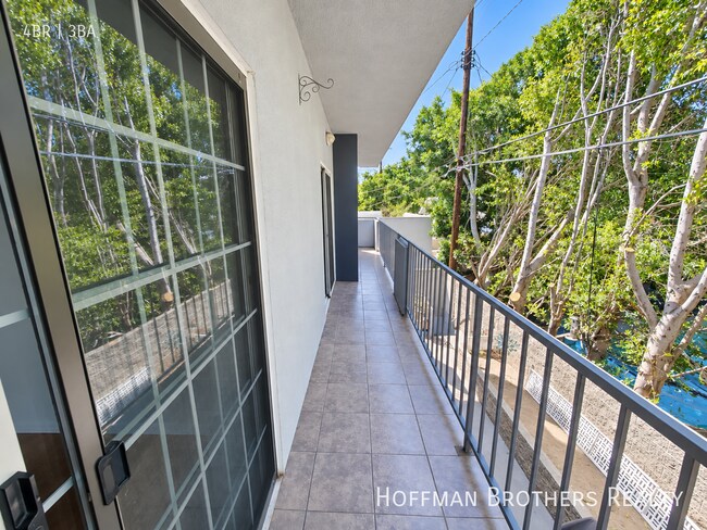 Foto del edificio - 11035 Moorpark St
