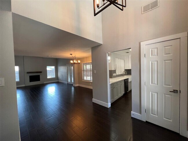 Building Photo - 5302 Prairie Creek Dr