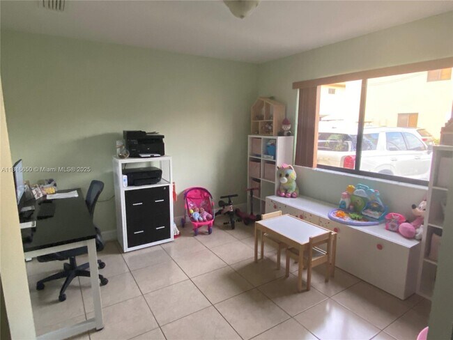 Foto del edificio - 11115 W Okeechobee Rd