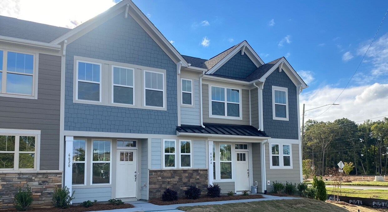 3023 Deep Green Ct, Charlotte, NC 28269