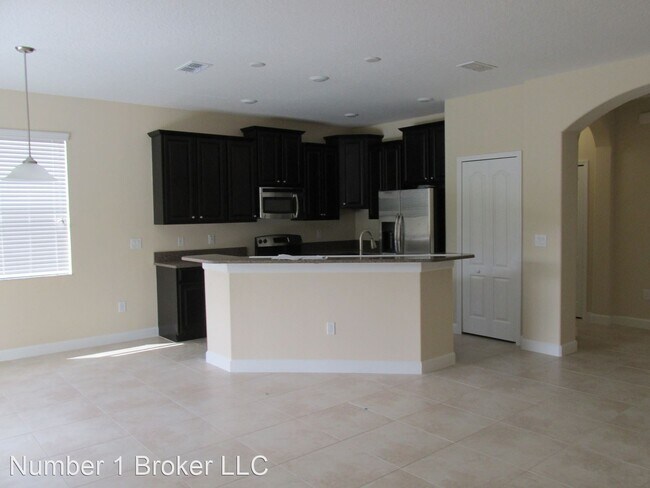 Building Photo - 4 br, 2 bath House - 14956 SPEER LAKE DR -...