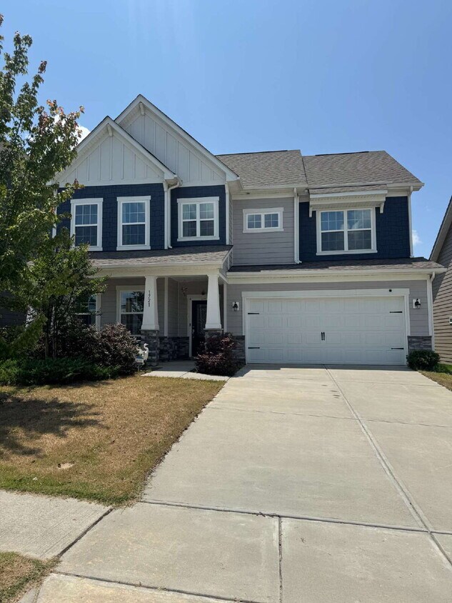 Foto principal - Modern 5BR/4Bth Home with 1st Floor In-law...