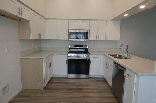 Foto del edificio - HOUSE FOR RENT