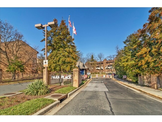 Photo - 3075 Hawthorne Dr NE Apartment