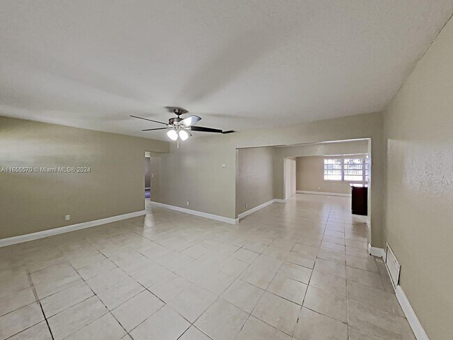 Building Photo - 8750 Pasadena Blvd