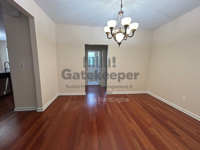 Foto del edificio - 214 Turnbridge Cir