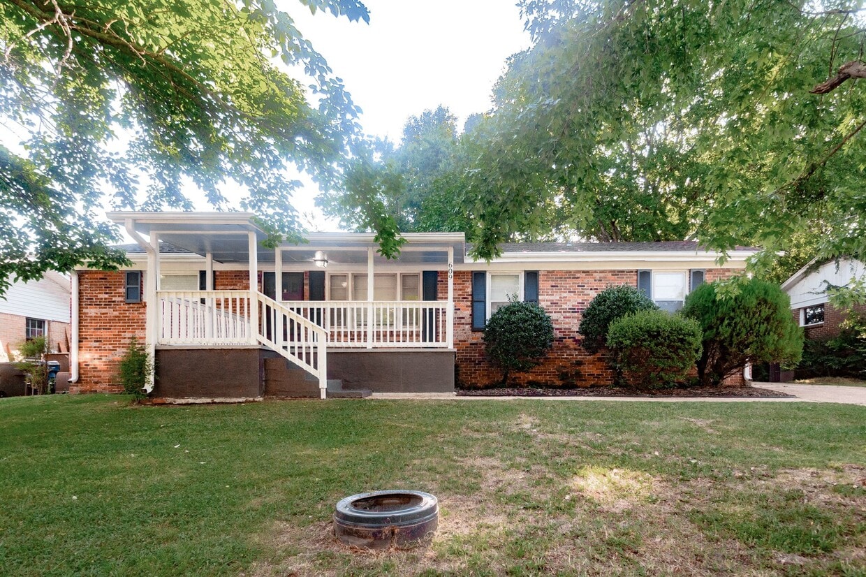 Foto principal - 609 Marguerite Dr NW