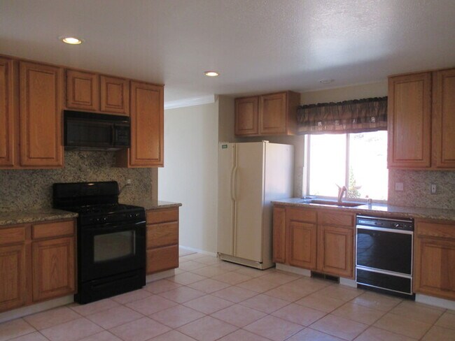 Building Photo - 831 University Ridge Drive