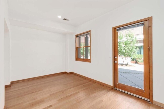 Building Photo - 120 Mathews St