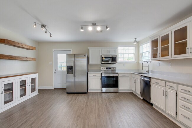 Building Photo - 6022 Wilton Dr