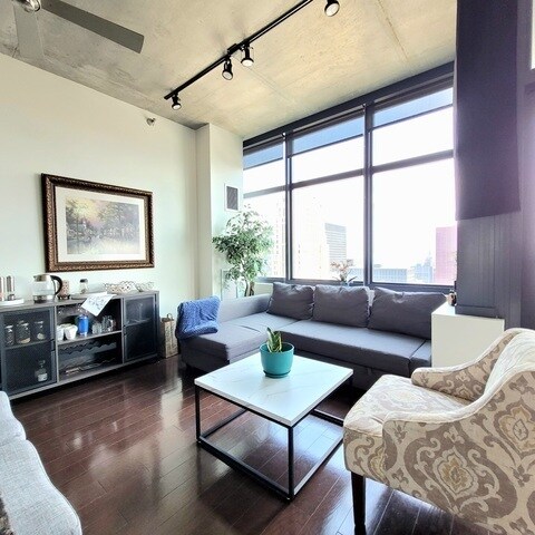 Foto del edificio - 235 W Van Buren St