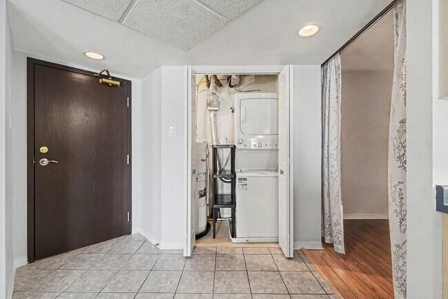 Photo du bâtiment - 310 Central Park Dr