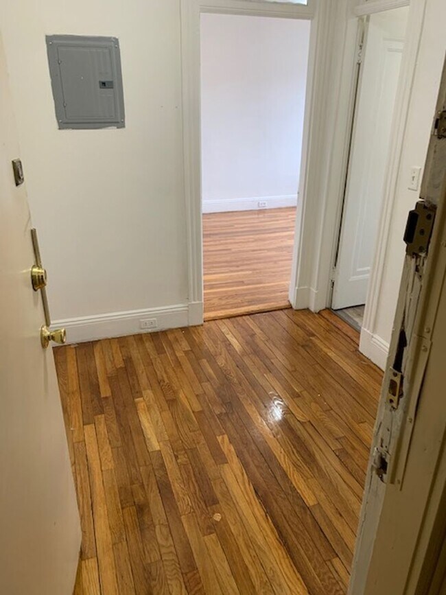 Building Photo - CHEAPEST 1 BED IN FENWAY HT  and HW inc Cl...