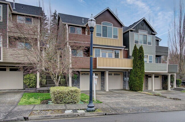Building Photo - Beautiful 2 Story Town Home - Riverview Terrace Washougal!