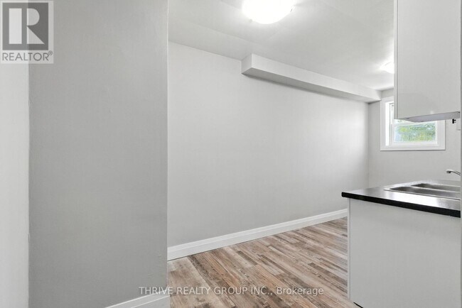 Building Photo - 435 Nelson St