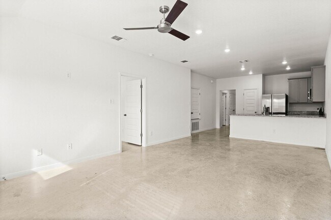 Building Photo - 911 Cherry Laurel Ln