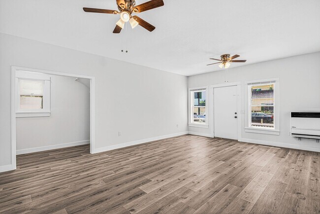Foto del edificio - 1045 E 4th St