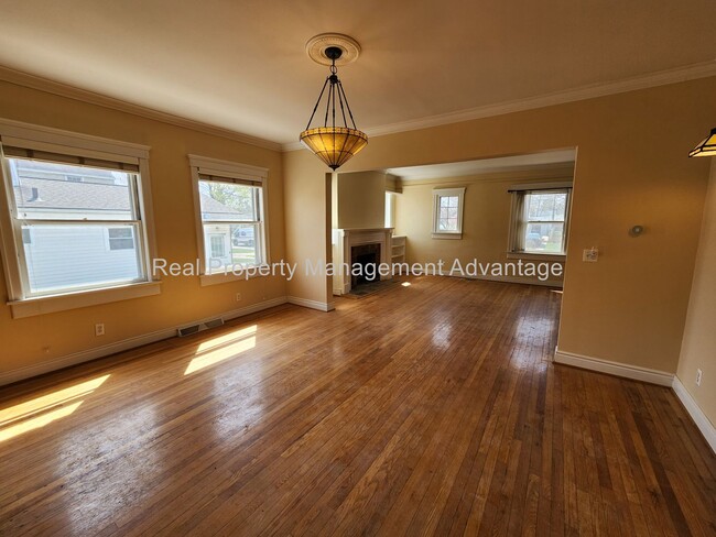 Building Photo - 4 Bedrooms, Endless Charm and Steps from D...