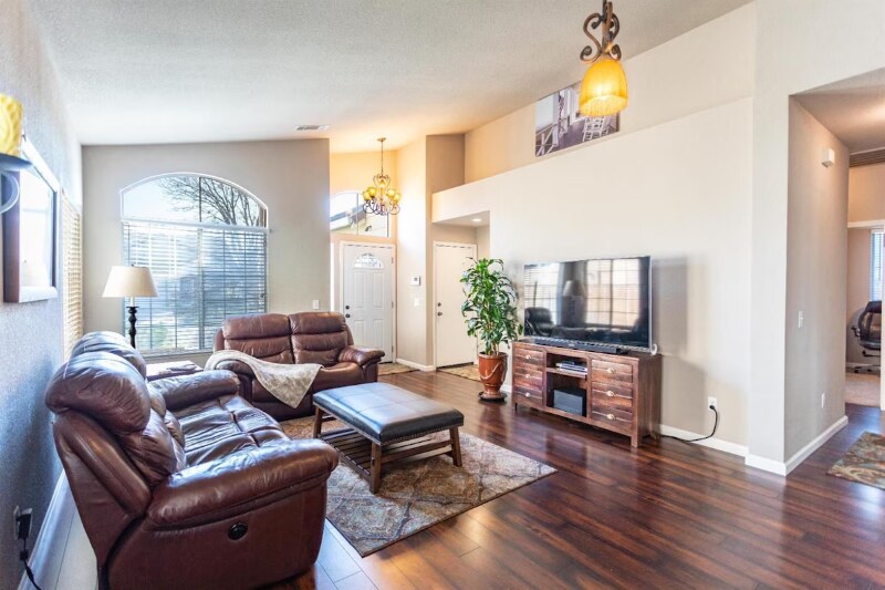 Foto principal - 9316 Caulfield Dr