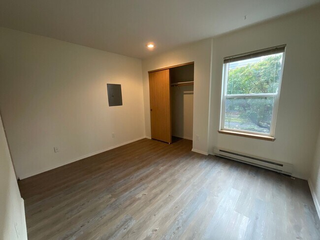 Building Photo - 2 Bed, 1 Bath Apartment in Blaine