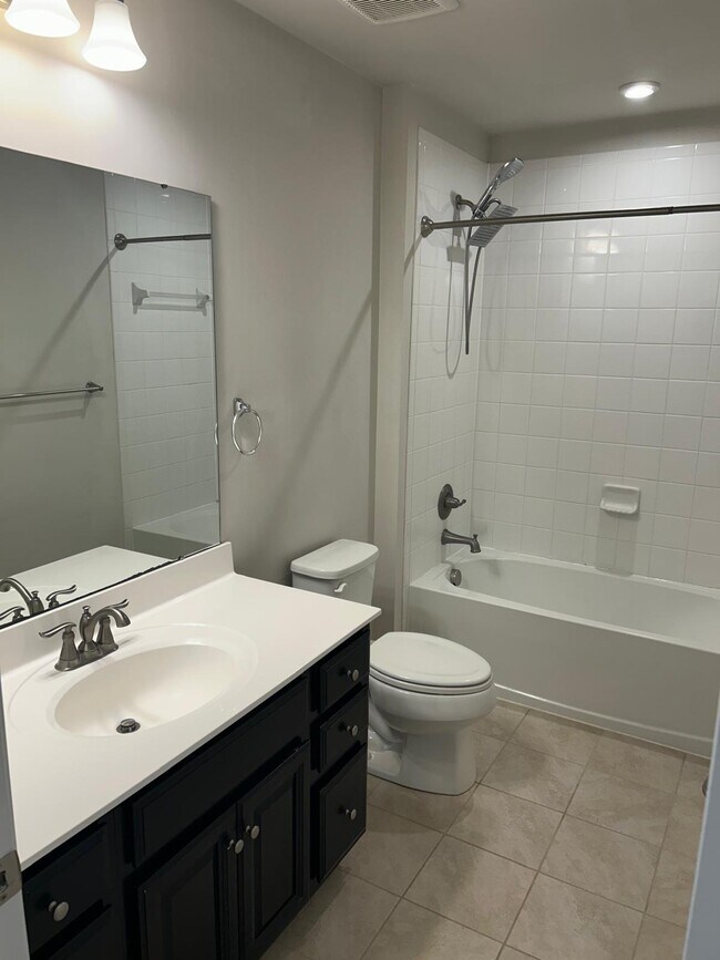 Building Photo - 7636 Chesham Ct