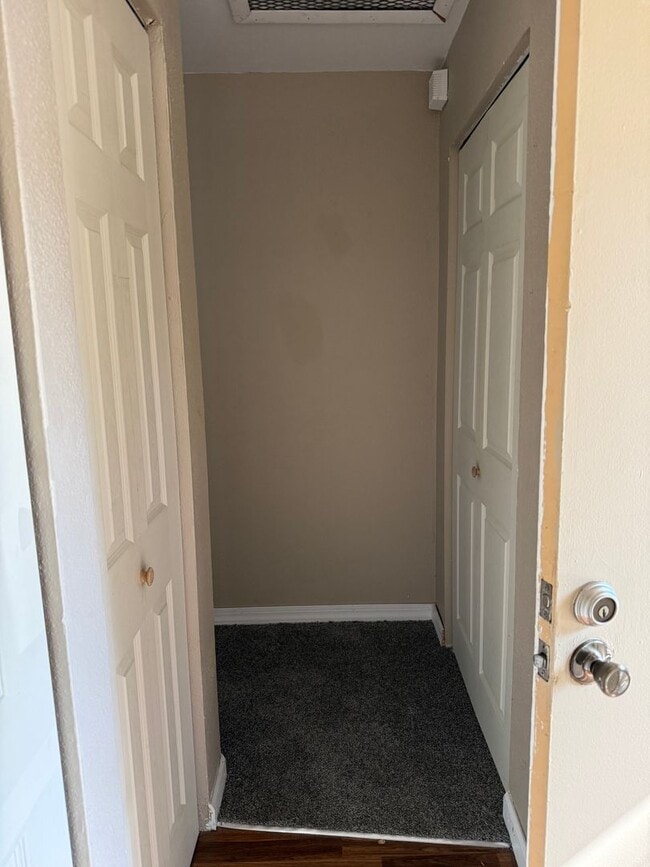 Foto del edificio - LEASE NOW AND ENJOY 50% OFF 2ND MONTH! Spa...