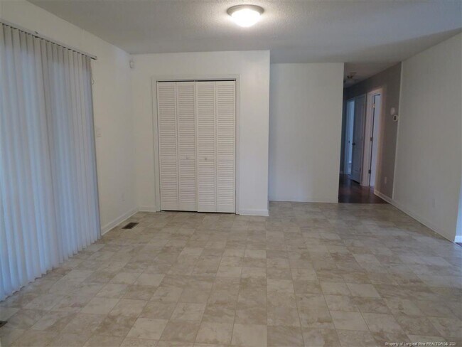Foto del edificio - 7574 Jennings Ln