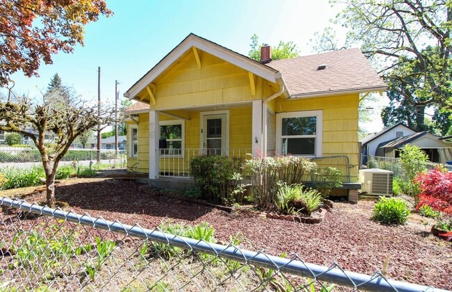 Building Photo - 310 16th St SE