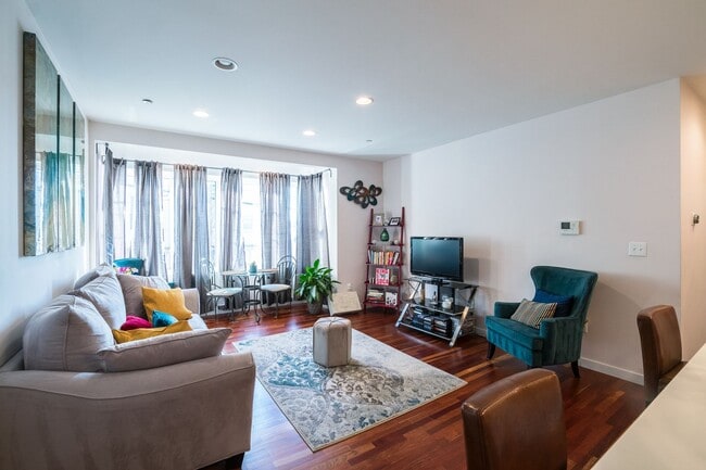 Foto del edificio - Two Bed Graduate Hospital Condo