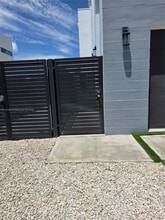 Building Photo - 81 S Royal Poinciana Blvd