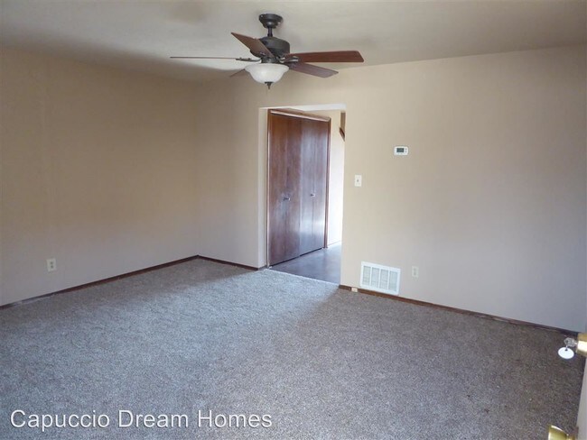 Building Photo - 921 NE Tortoise Dr