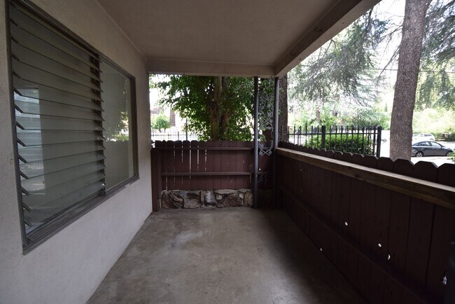 Foto del edificio - 5734 Hazeltine Ave