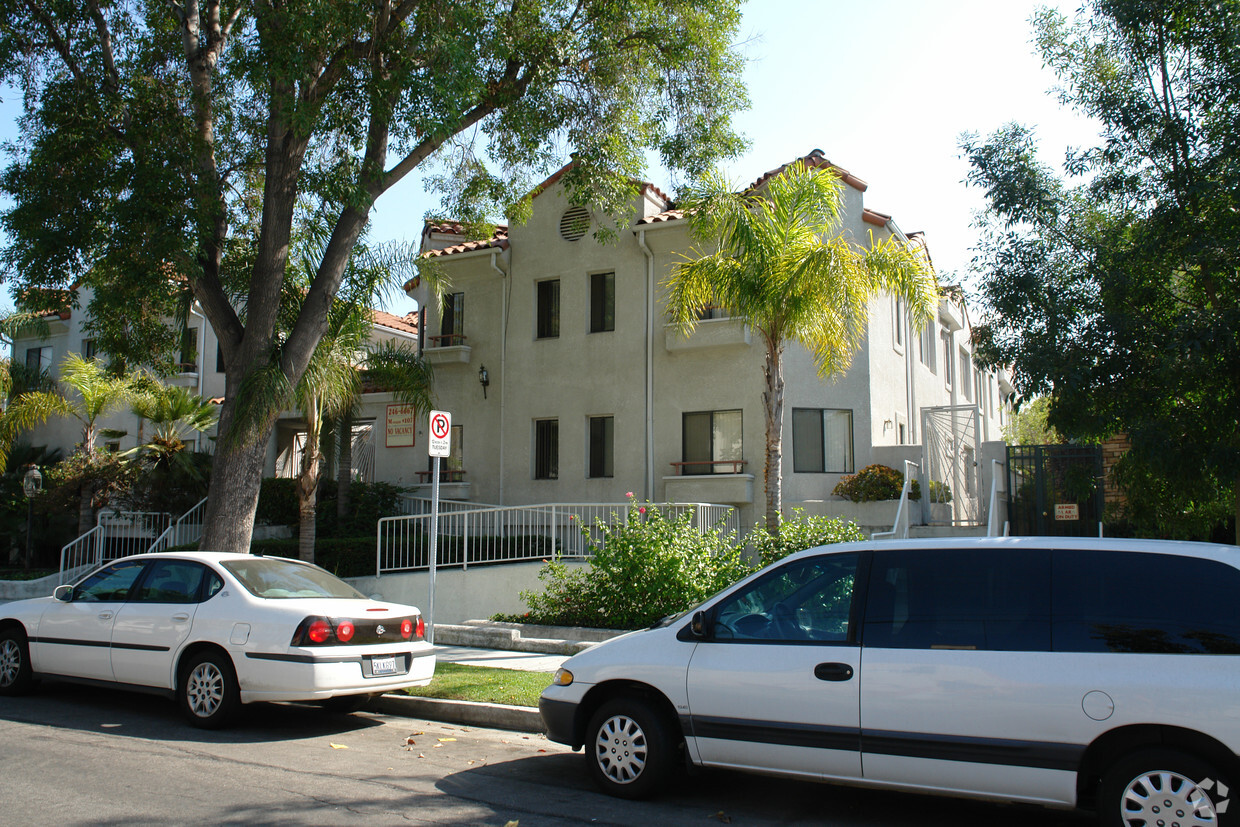 Foto del edificio - 1234 Stanley Ave