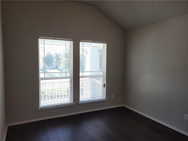 Building Photo - 5812 Ravenna Ln