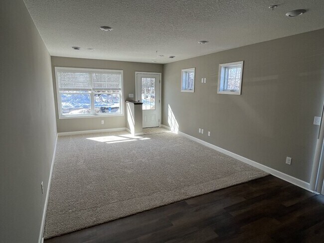 Foto del edificio - Available July 8th - 3 Bedroom 2.5 Bathroom Townhome in Woodbury!