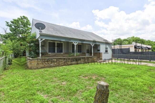 Building Photo - 3123 W Douglas Ave