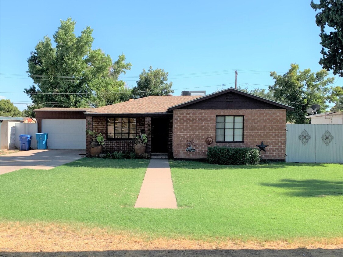 Primary Photo - 3037 E Mulberry Dr